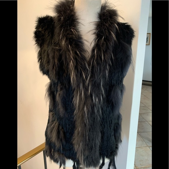 Simons woman’s black fur vest - Picture 1 of 9